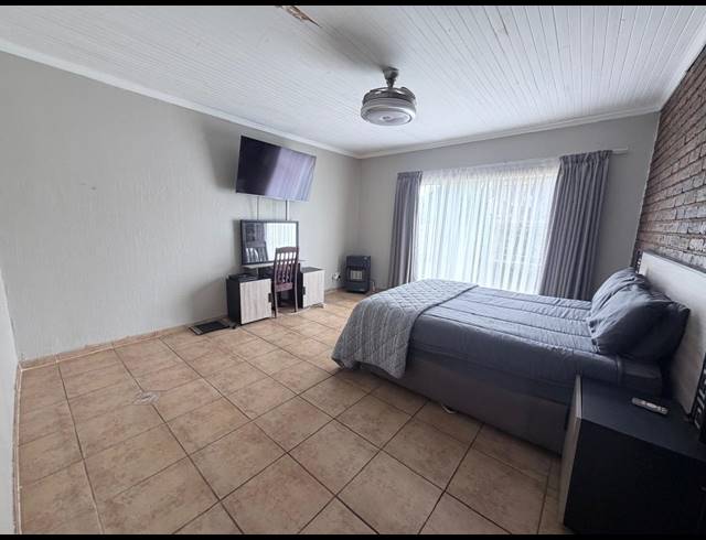 4 BEDROOM FREESTANDING FOR SALE IN SUNAIR PARK